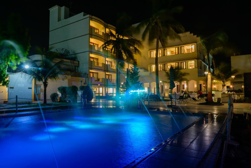 Quality Inn Palms Gāndhīdhām Esterno foto