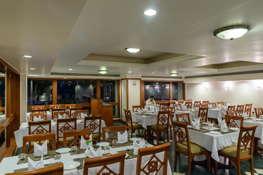 Quality Inn Palms Gāndhīdhām Esterno foto