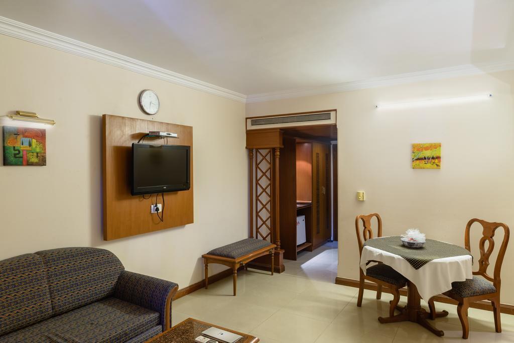 Quality Inn Palms Gāndhīdhām Esterno foto