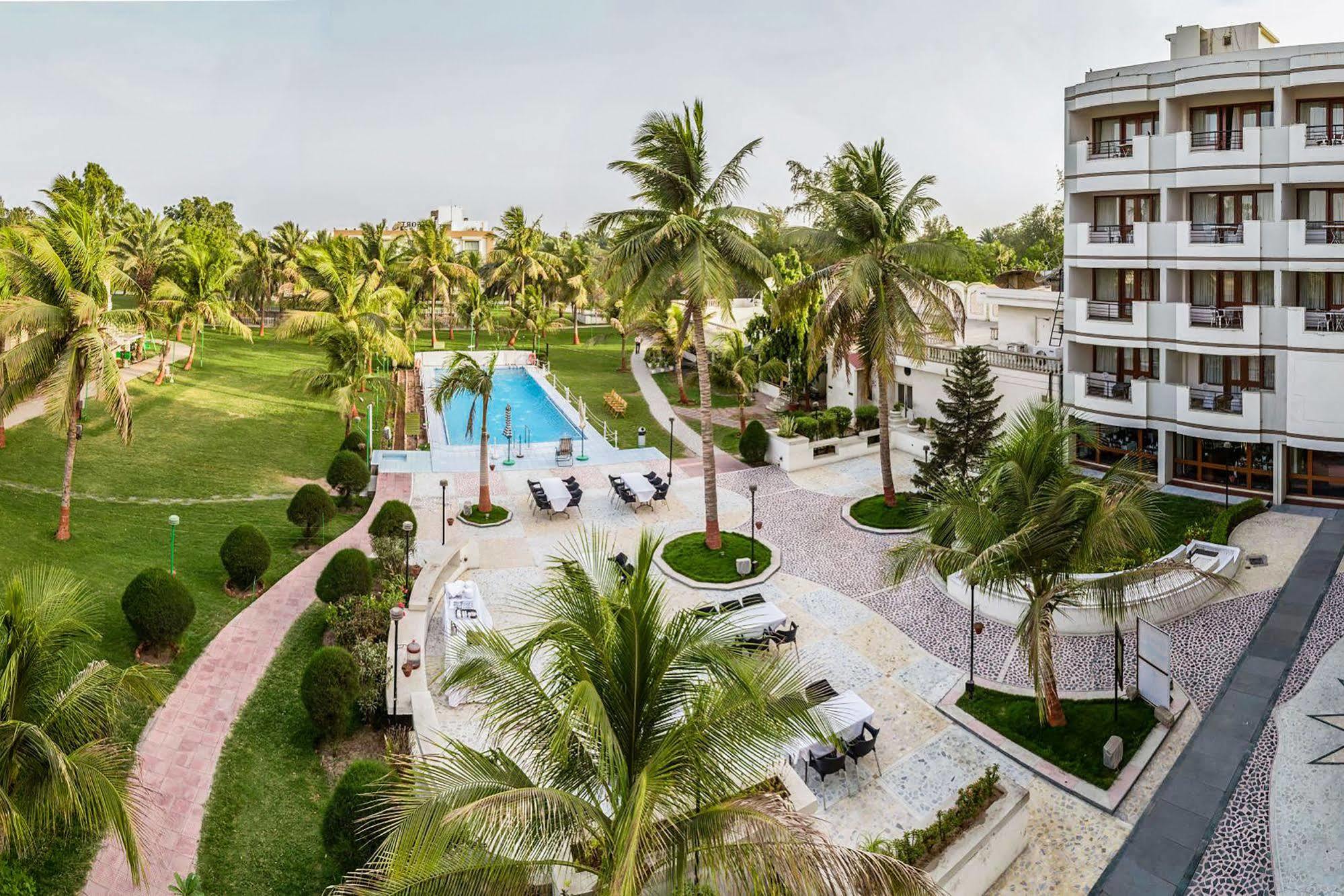 Quality Inn Palms Gāndhīdhām Esterno foto