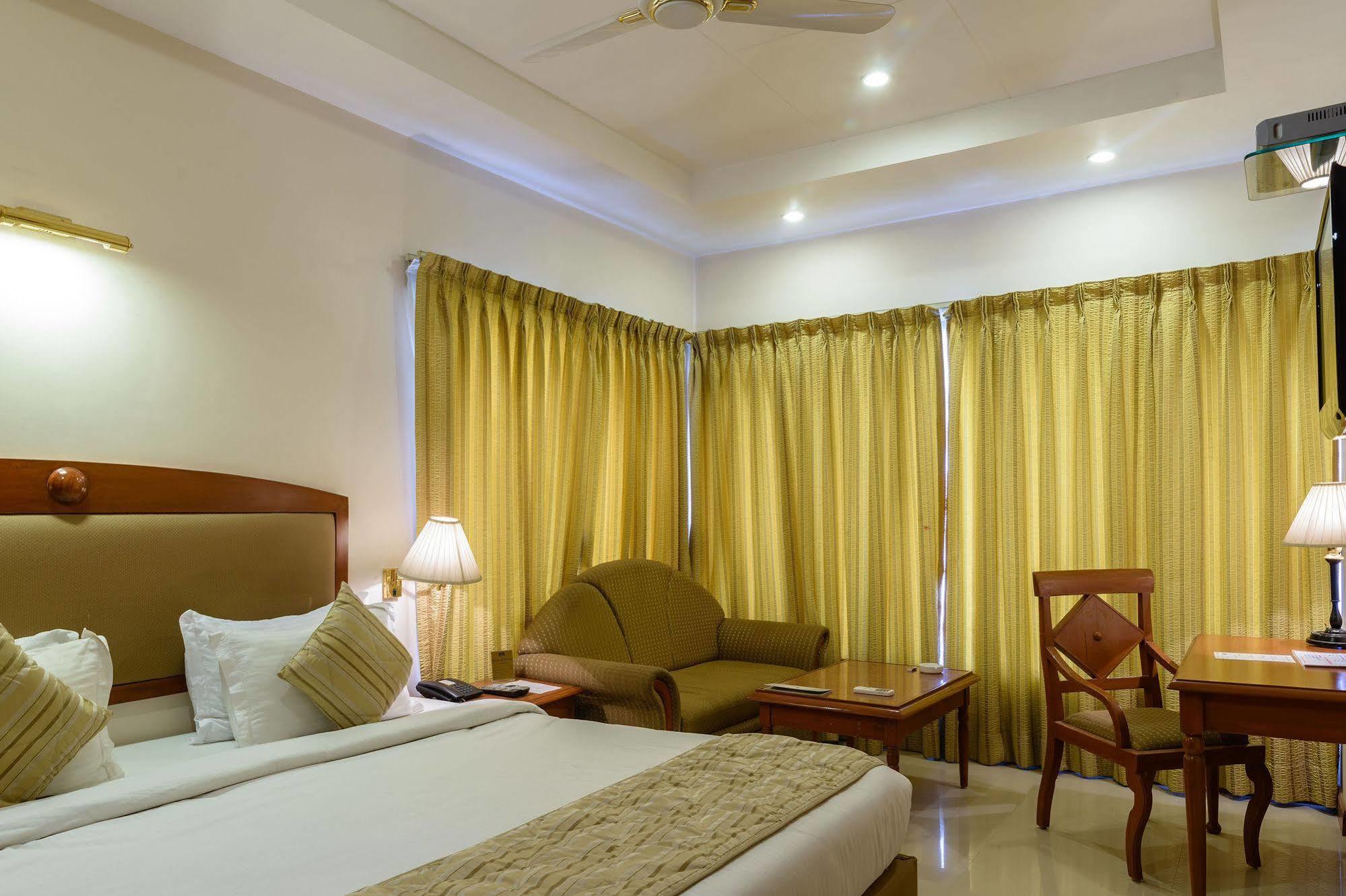 Quality Inn Palms Gāndhīdhām Esterno foto