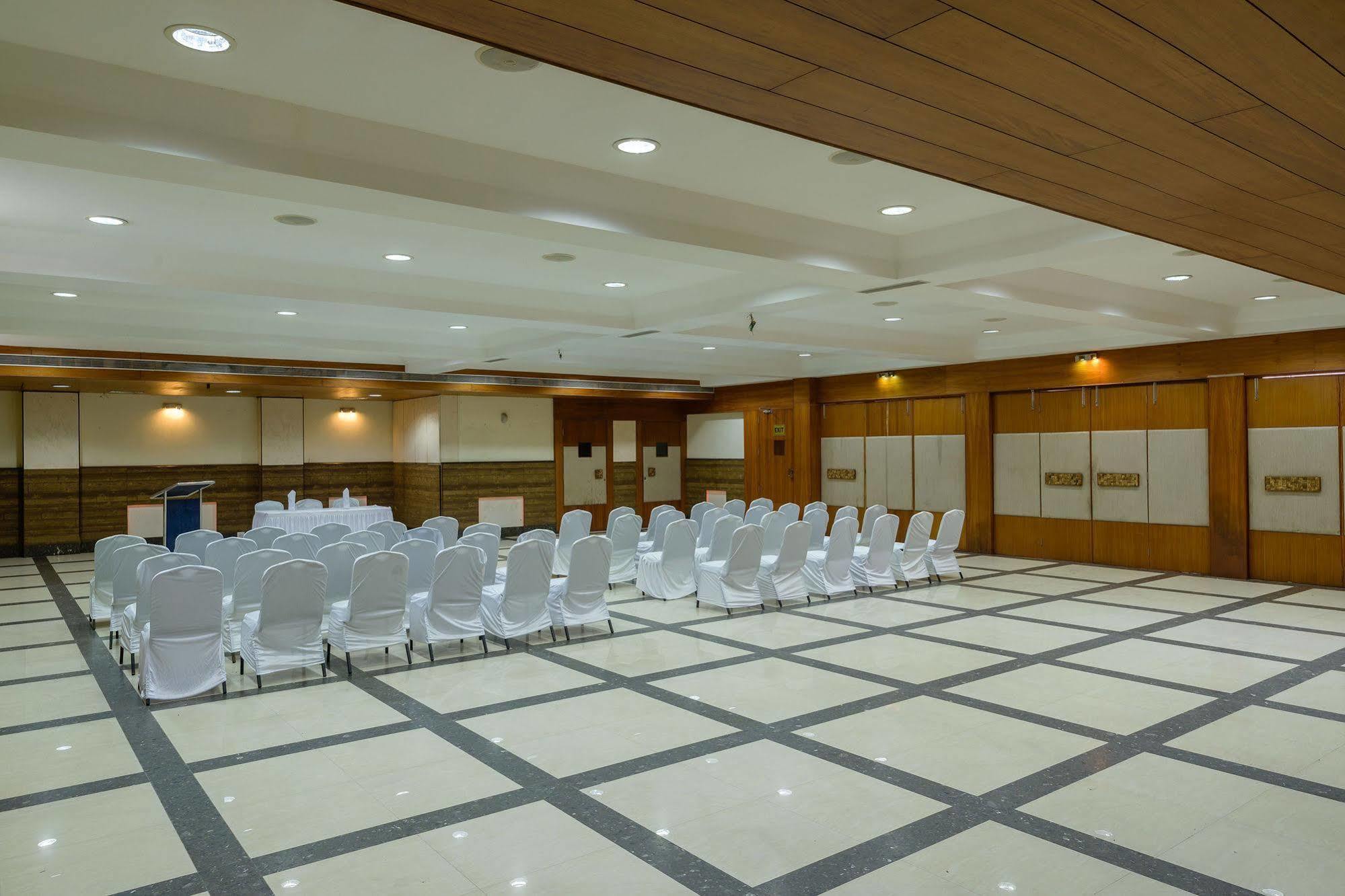 Quality Inn Palms Gāndhīdhām Esterno foto