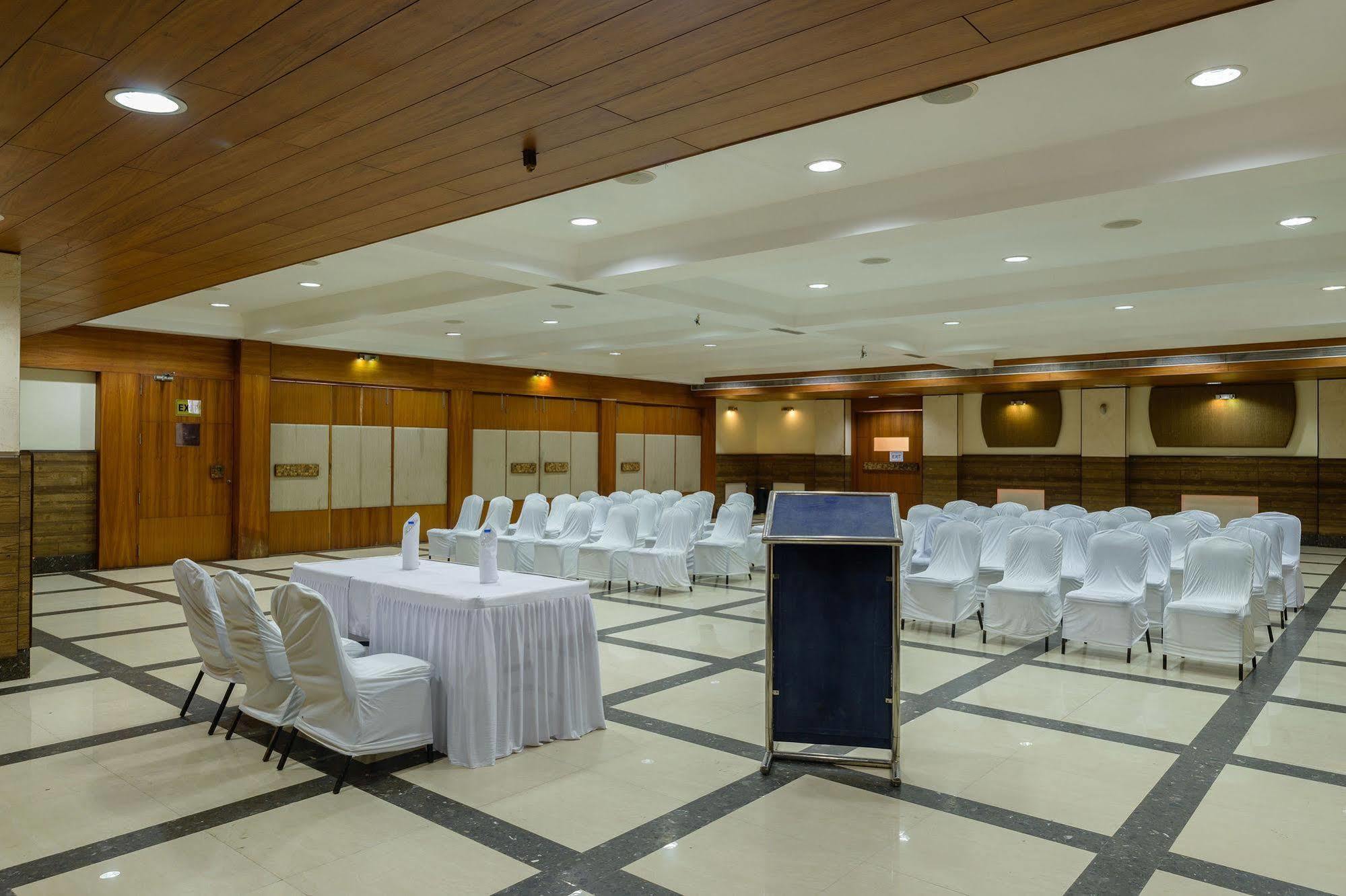 Quality Inn Palms Gāndhīdhām Esterno foto