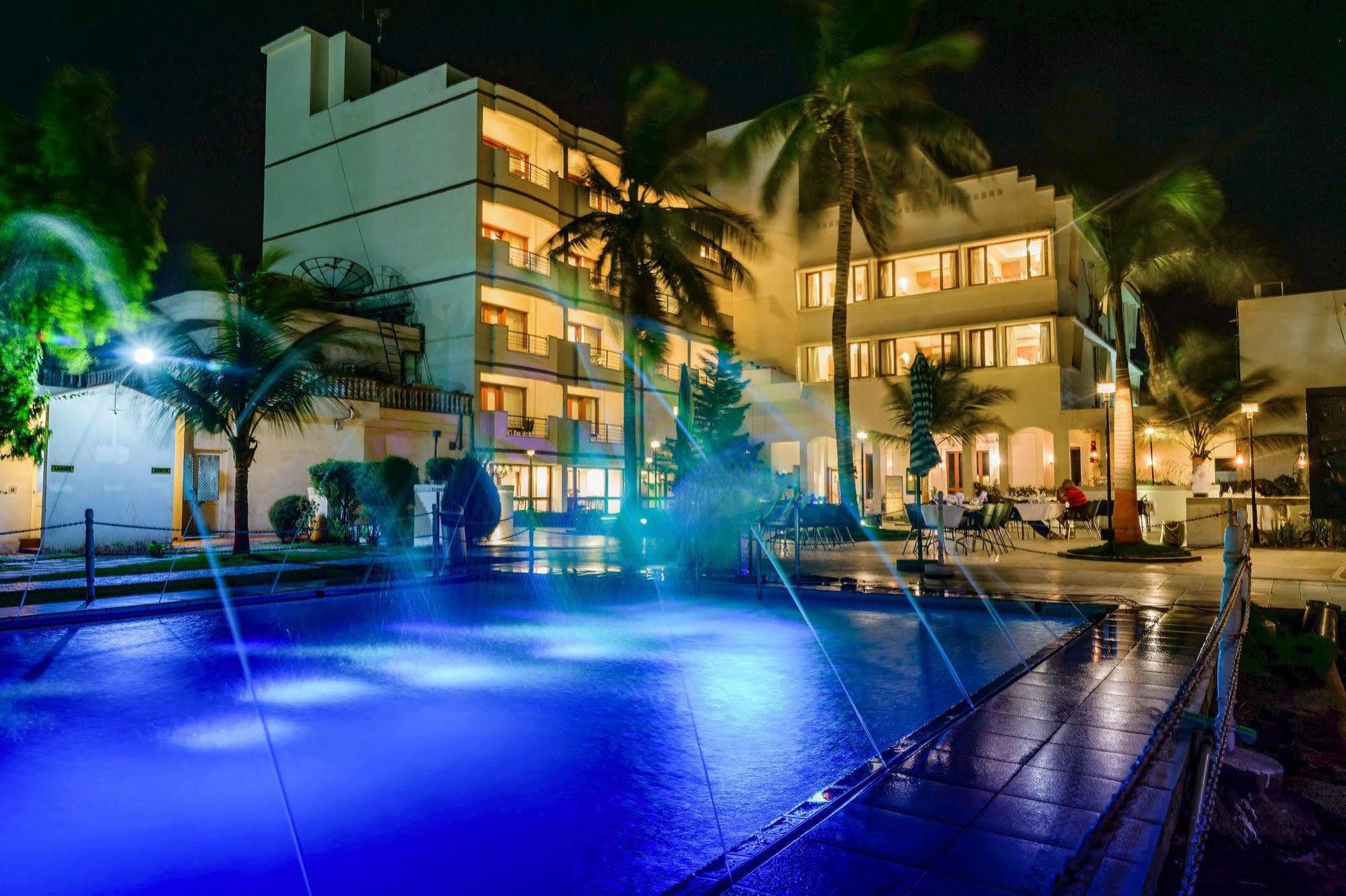 Quality Inn Palms Gāndhīdhām Esterno foto