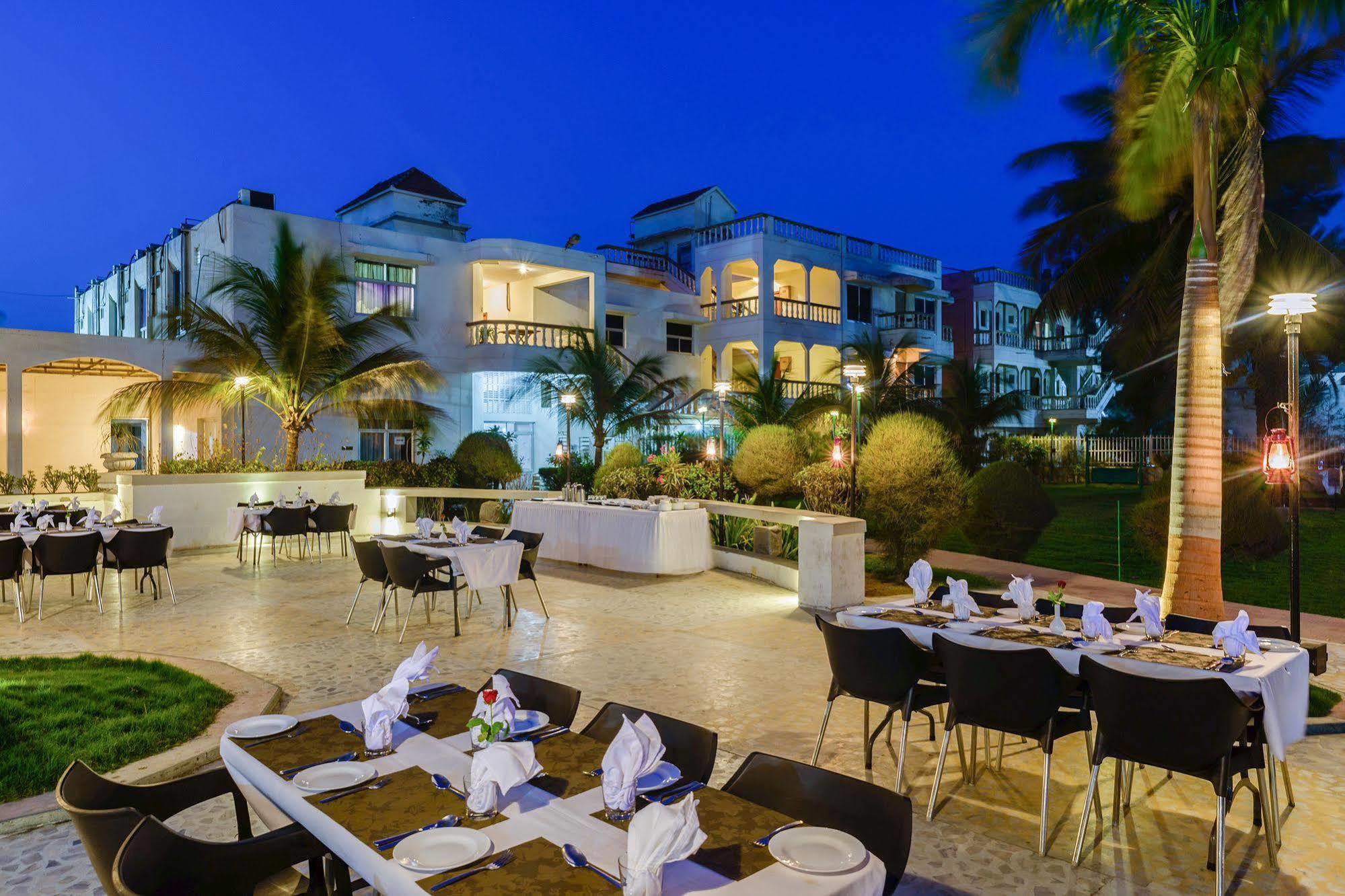Quality Inn Palms Gāndhīdhām Esterno foto