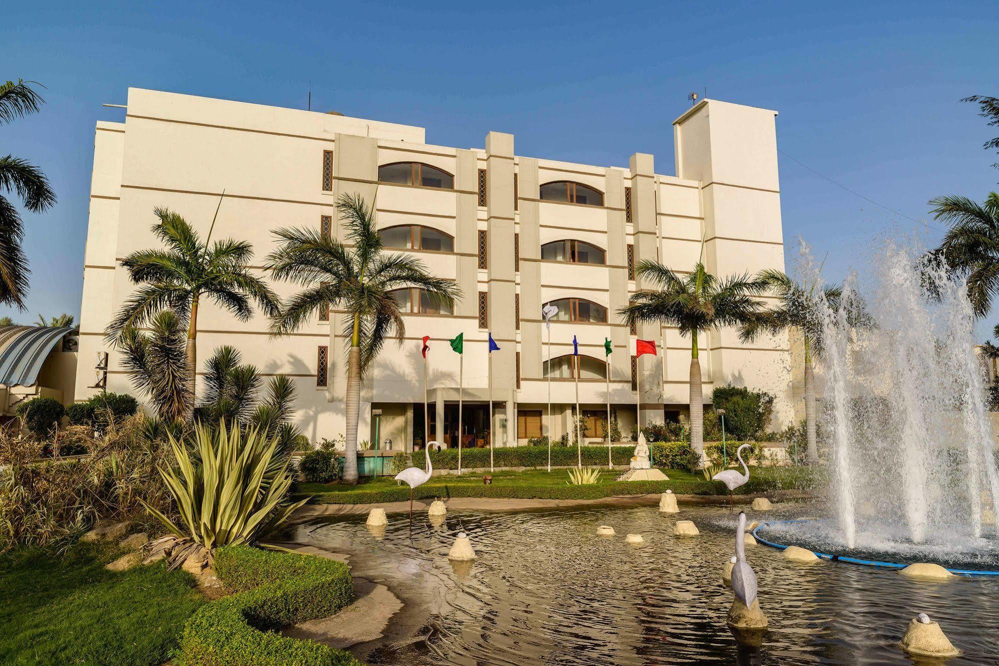 Quality Inn Palms Gāndhīdhām Esterno foto