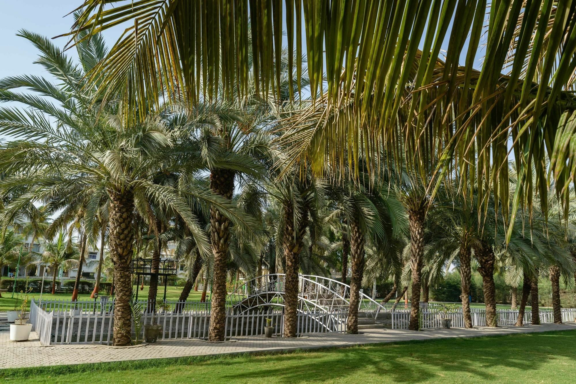 Quality Inn Palms Gāndhīdhām Esterno foto